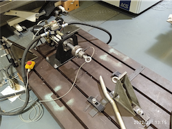 Jednoosé zatěžovací zařízení