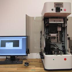 Vysokoteplotní tribometr Bruker