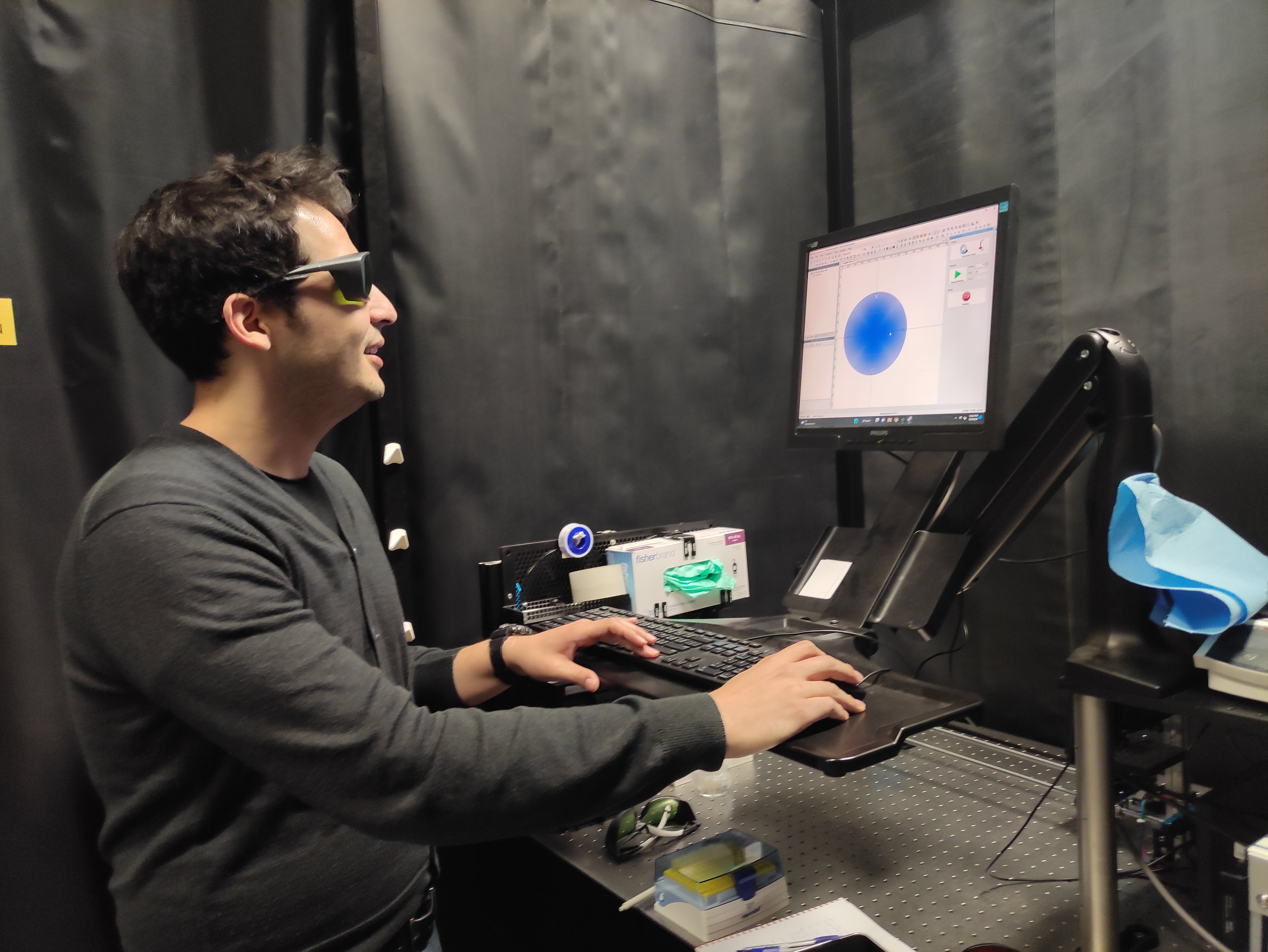 Raffael Torres v laboratoři CXI
